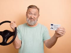 Adiós a la licencia de conducir | Las personas mayores de 65 años no podrán renovarla sin pasar esta prueba obligatoria