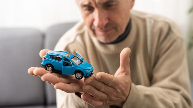 Es oficial | La DGT activa nuevas reglas para mayores de 65 años y pone bajo la lupa a millones de conductores