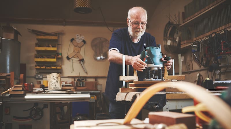 El Gobierno estudia permitir que los jubilados vuelvan a trabajar sin perder la pensión. La medida busca aliviar el sistema y cubrir vacantes en sectores clave.