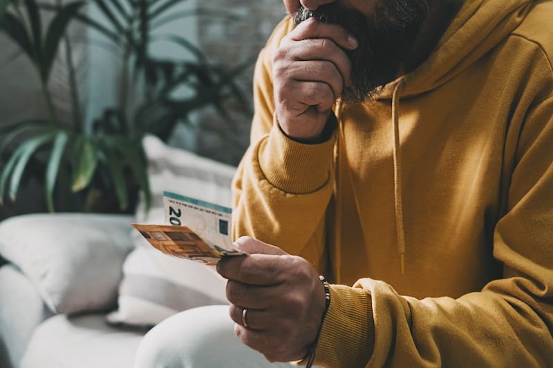 Cada vez más ciudadanos deben estirar sus ingresos al límite. El poder adquisitivo de la clase media se ve erosionado día tras día.