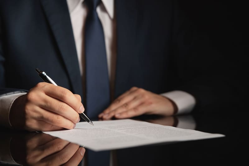 Contar con asesoramiento notarial es clave para redactar cláusulas eficaces que minimicen la carga fiscal.