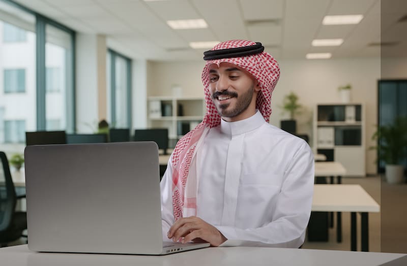 La herencia árabe dejó huellas en la lengua, los topónimos y algunos nombres de familia presentes en España.