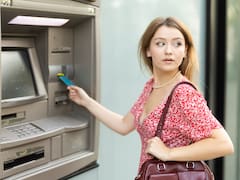 Hacienda lo confirma: multan a las personas que ingresen o saquen dinero en efectivo del cajero de esta forma