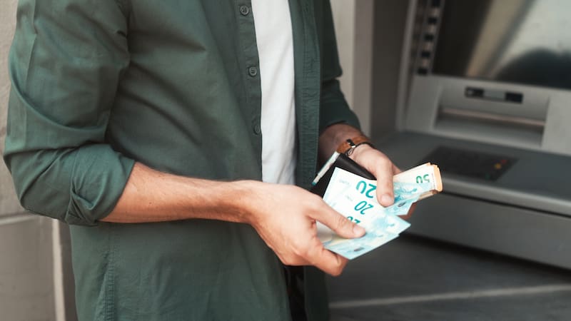 El uso de dinero en efectivo en España está bajo mayor vigilancia para detectar fraude fiscal y movimientos sospechosos.