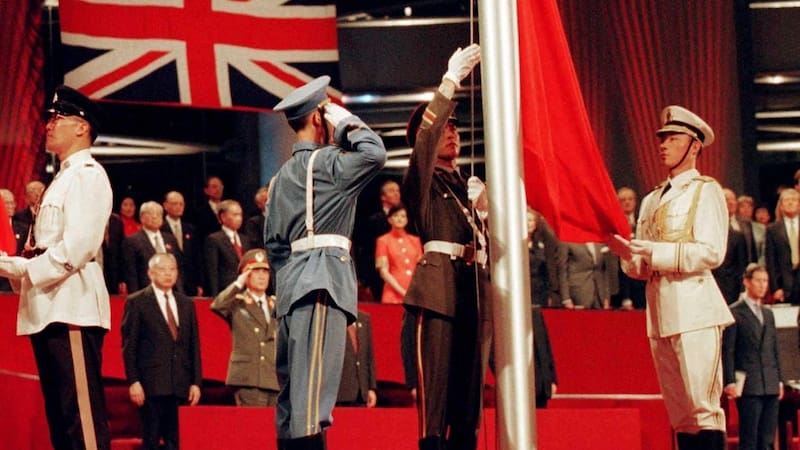 En 1984, Londres se comprometió a devolver Hong Kong a China en 1997 bajo la fórmula “un país, dos sistemas”.