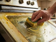 How to clean the oven and remove yellow stains forever: get rid of grease easily, quickly, and without spending money