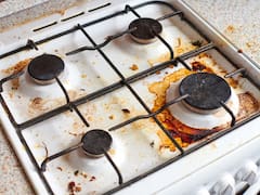 ¿Vinagre o bicarbonato? La mejor forma de limpiar el horno y las hornallas de la cocina en poco tiempo