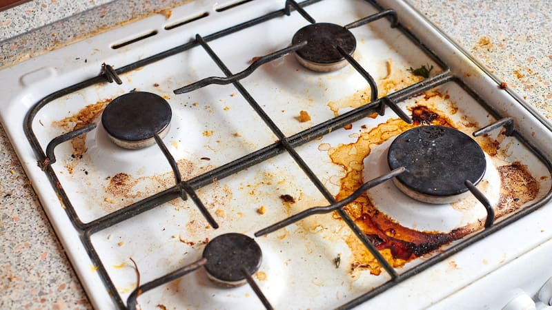 ¿Vinagre o bicarbonato? La mejor forma de limpiar el horno y las hornallas de la cocina en poco tiempo.