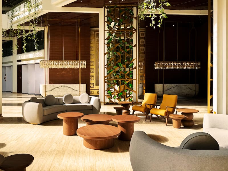 Con más de 3.000 metros cuadrados de espacios para eventos y 22 salones de última tecnología, se consolida como uno de los centros de convenciones más grandes de la región.