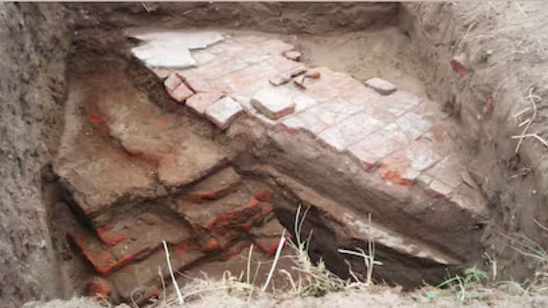 Ladrillos que encontraron Pablo Grigera y Laureano Clavero del Hotel Mar del Sud