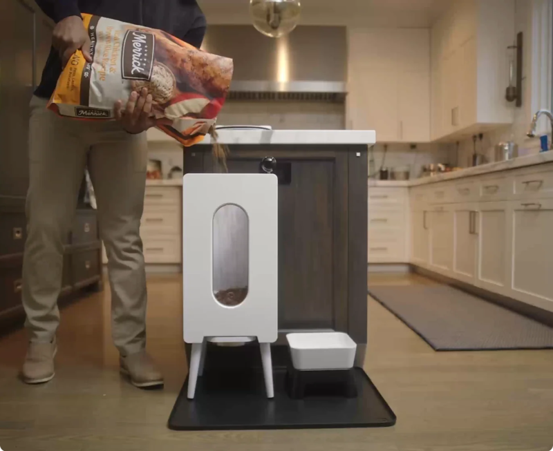 The dog feeder made by Pavan Bapu and Luke Wilson for Houndsy