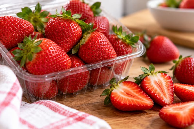 How should strawberries be washed and stored properly?