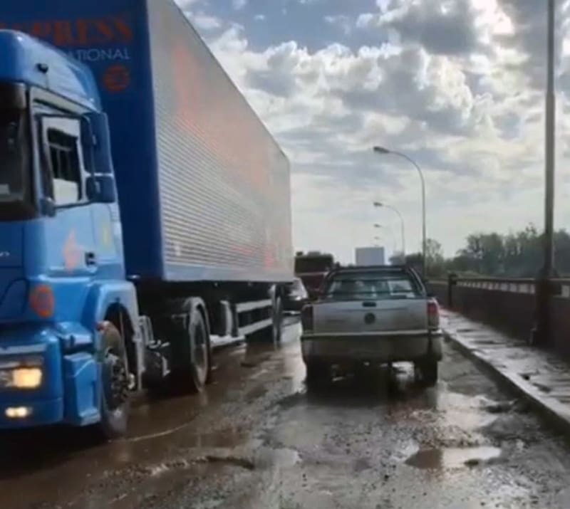 Hoy pasan por ese puente más de 1.000 camiones diarios.