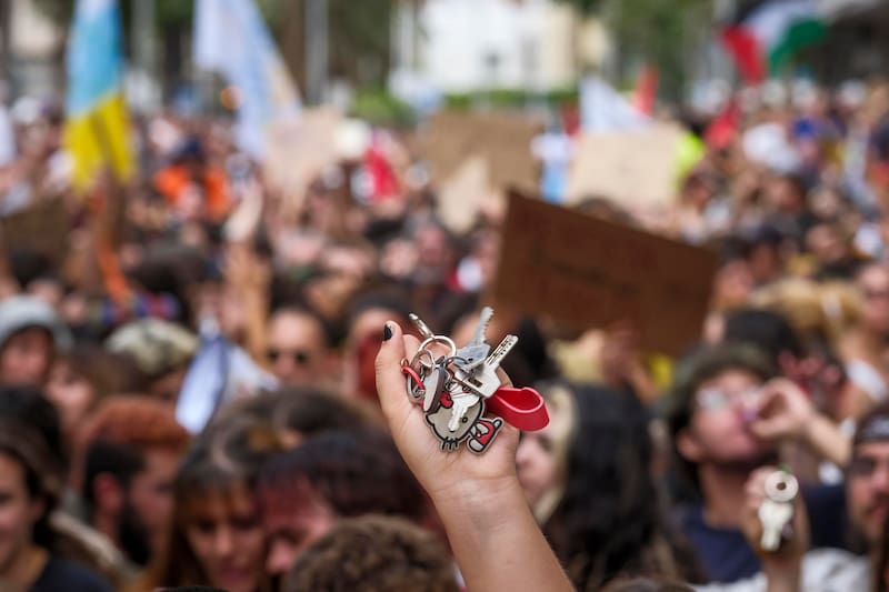 También han salido a la calle este sábado en Santa Cruz de Tenerife, para expresar su apoyo a la convocatoria de una huelga general.