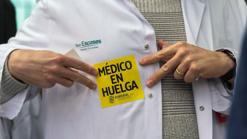 Huelga de médicos | Suspenden miles de pruebas y cirugías: “Mi madre, de 94 años, no sabe si la van a atender”.