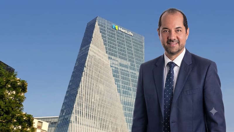 "El acceso al seguro sigue siendo limitado para una parte importante de la población". LinkedIn de Hugo Mesa Robles | Imagen creada con Gemini AI