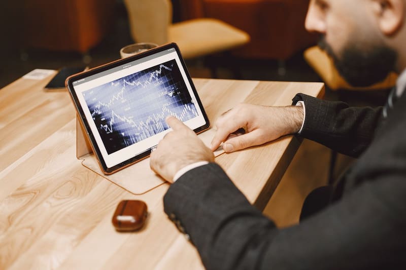 La cotización de las acciones más destacadas en el IBEX (foto: Pexels).