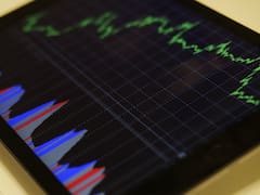 Se recuperan bonos y acciones mientras el mercado digiere el dato del EMAE y la renuncia de Adorni