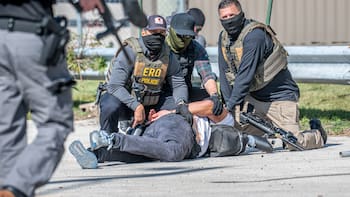 ICE expande sus operaciones a nivel nacional para detectar inmigrantes que cobran fraudulentamente los cupones de alimentos
