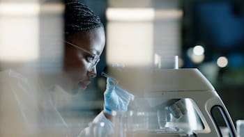 Investigadores de la CIA revelaron el verdadero inicio del COVID-19 y lo que motivó la pandemia