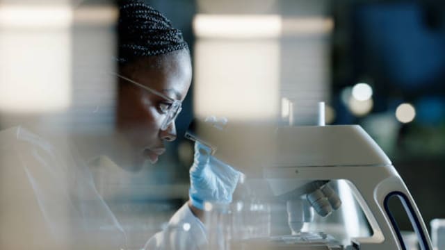 Investigadores de la CIA revelaron el verdadero inicio del COVID-19 y lo que motivó la pandemia