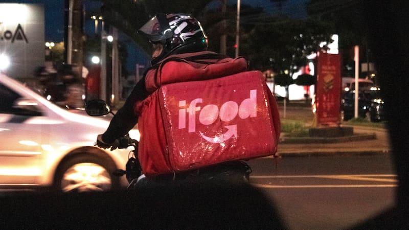 Casi 2 millones de personas, en su mayoría hombres, trabajan hoy a tiempo completo para aplicaciones de transporte o de delivery.