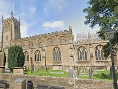 Terrorífico hallazgo: el suelo de una Iglesia se abrió durante la misa y reveló una cripta de 300 años