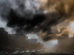 Una gran nube de polvo negro avanza sobre la ciudad más importante del país: autoridades piden tapabocas y no salir de casa