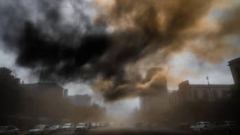 Una gran nube de polvo negro avanza sobre la ciudad más importante del país: autoridades piden tapabocas y no salir de casa