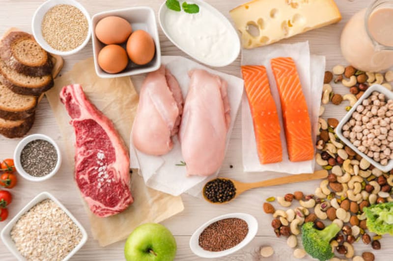 Imagen con alimentos lacteos (foto: creada con IA).