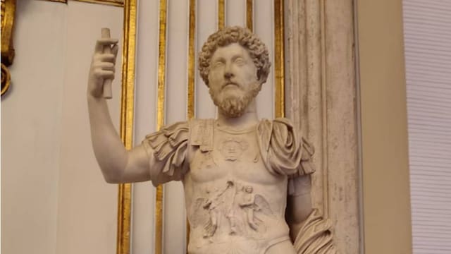 Marco Aurelio, exemperador romano: “Lo que es malo para el panal, es malo para la abeja”