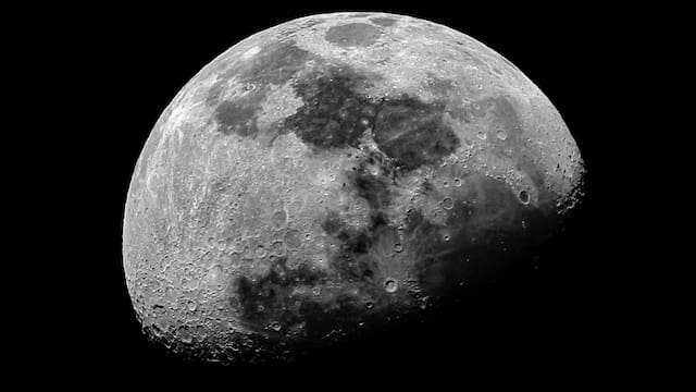 Astronomía | La NASA detectó por casualidad en la Luna el mayor cráter de impacto reciente identificado en el sistema solar