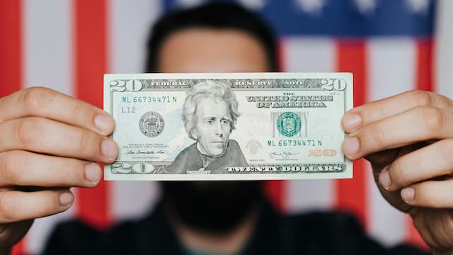 Dólar oficial: cómo cerró su cotización HOY jueves 25 de diciembre
