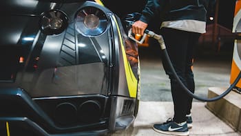 ¿Aumenta o baja el combustible? Este es el precio del litro de gasolina y el del gasóleo este sábado 18 de abril