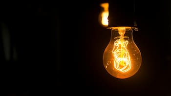 El precio de la luz para este domingo 12 de abril de 2026: en estas horas podrás ahorrar más