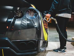 ¿Cuánto cuesta cargar el coche? Este es el precio del litro de gasolina y el del gasóleo este domingo 7 de diciembre