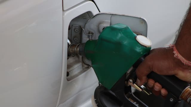 ¿Aumenta o baja el combustible? Este es el precio del litro de gasolina y el del gasóleo este viernes 14 de agosto