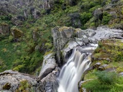 Debes conocer las cataratas del Niágara españolas: son un espectáculo para visitar una vez en la vida.