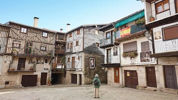 El pueblo con menos de 300 habitantes que está a solo 1 hora de Salamanca: presenta las mejores rutas de senderismo y vistas panorámicas que enamoran.