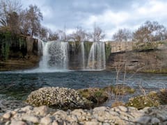 La ciudad más diminuta del mundo: el lugar encantado lleno de cuevas, cascadas y gastronomía de lujo.