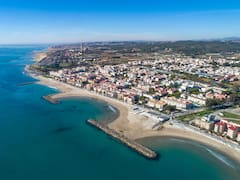 Se encuentra a 1 hora de Barcelona y es el destino ideal para escapar de la rutina: tiene playas de ensueño y una rica historia.