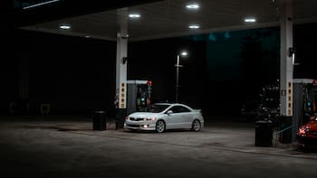 ¿Cuánto cuesta cargar el coche? Este es el precio del litro de gasolina y el del gasóleo este sábado 29 de noviembre