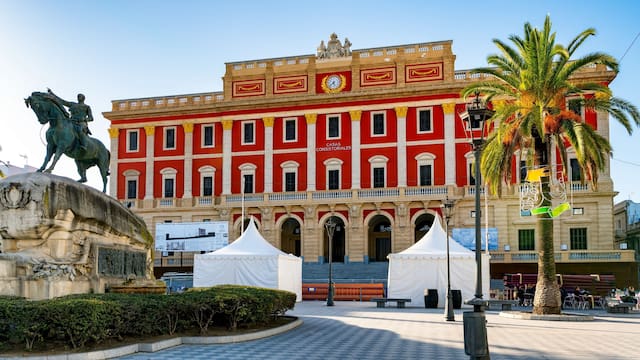 Se encuentra a media hora de Cádiz y es uno de los paraísos naturales más hermosos de Andalucía.