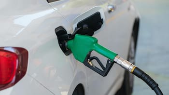 ¿Aumenta o baja el combustible? Este es el precio del litro de gasolina y el del gasóleo este sábado 2 de mayo