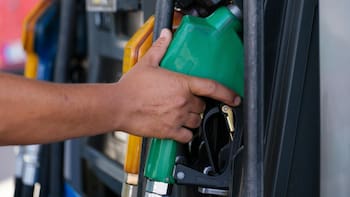 ¿Aumenta o baja el combustible? Este es el precio del litro de gasolina y el del gasóleo este miércoles 7 de enero