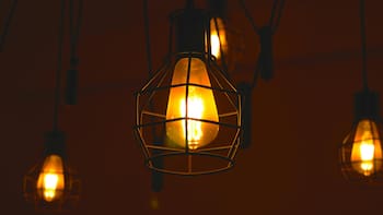 Precio de la luz HOY: cuáles son las horas más baratas y las más caras este viernes 6 de marzo