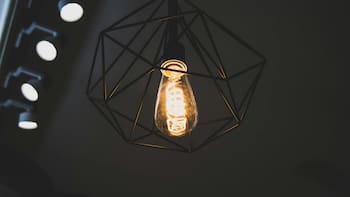 El precio de la luz este sábado 2 de mayo: ¿cuáles son las horas pico y valle?