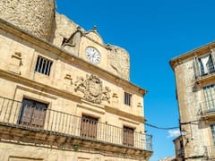 El encantador pueblo a 150 kilómetros de Madrid que ha sido elegido como uno de los más bonitos de España por su historia y arquitectura medieval.