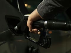 ¿Cuánto cuesta cargar el coche? Este es el precio del litro de gasolina y el del gasóleo este viernes 15 de mayo