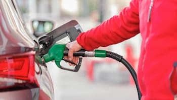 ¿Aumenta o baja el combustible? Este es el precio del litro de gasolina y el del gasóleo este sábado 4 de abril